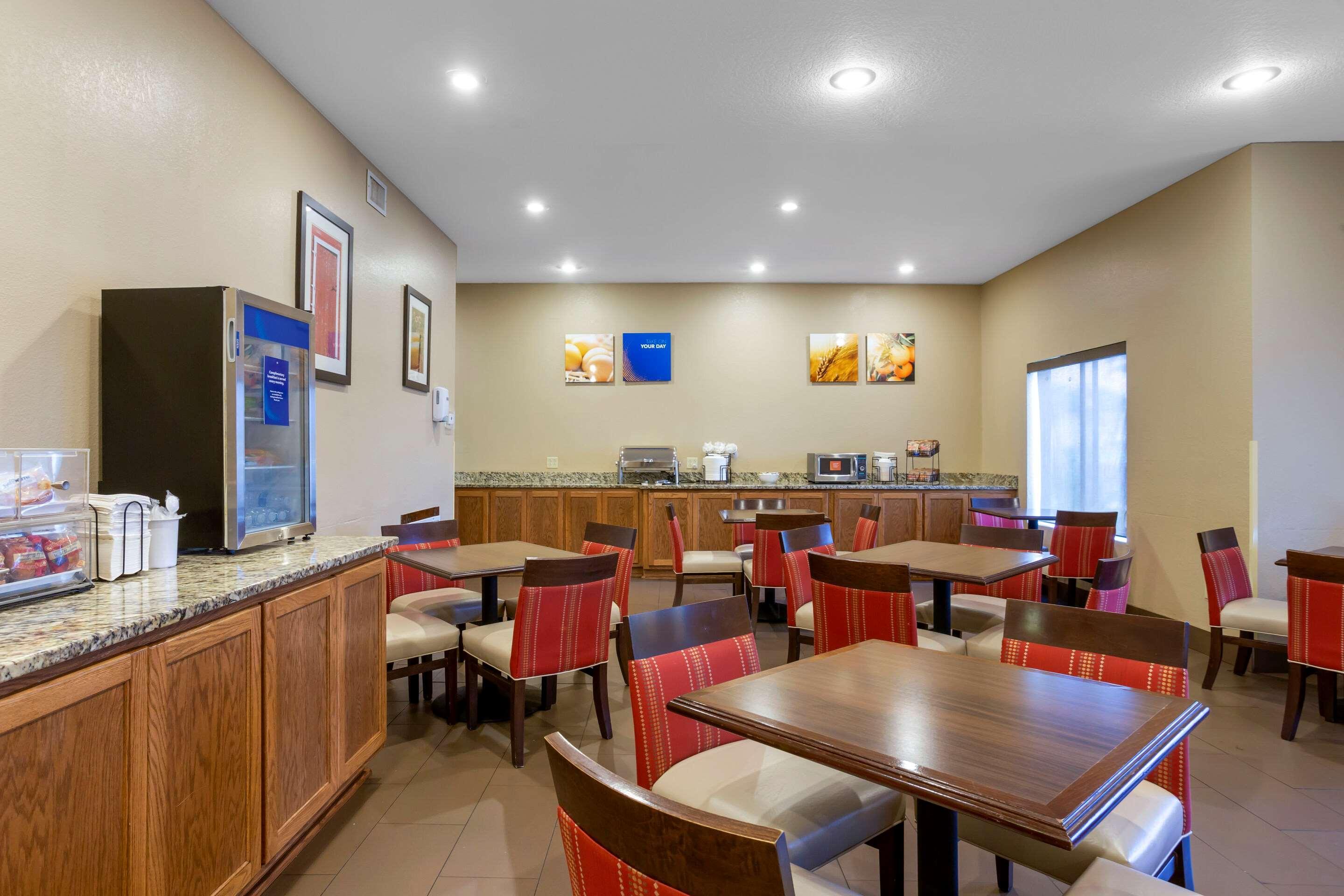 Comfort Inn & Suites Питсбърг Екстериор снимка