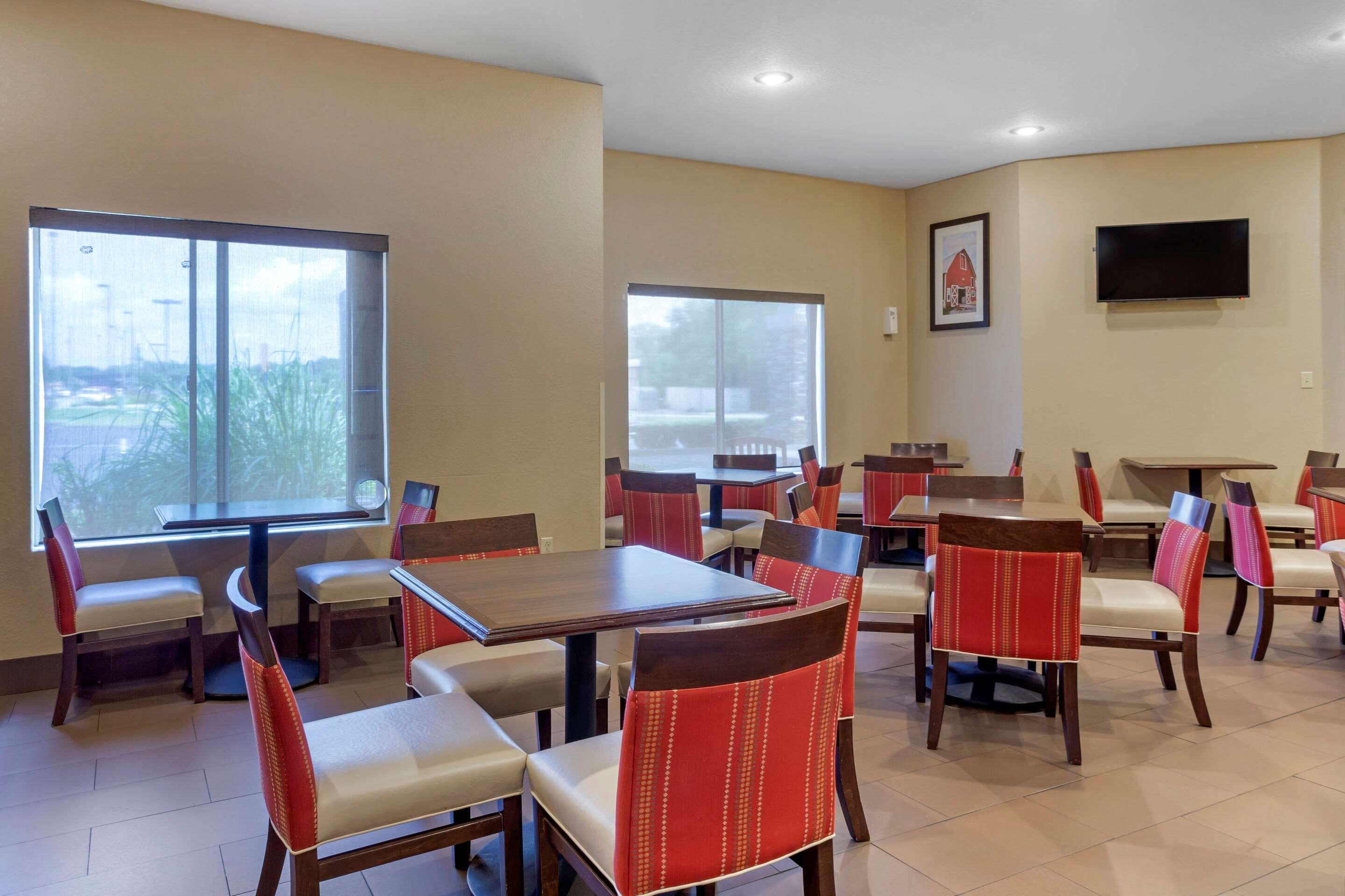 Comfort Inn & Suites Питсбърг Екстериор снимка