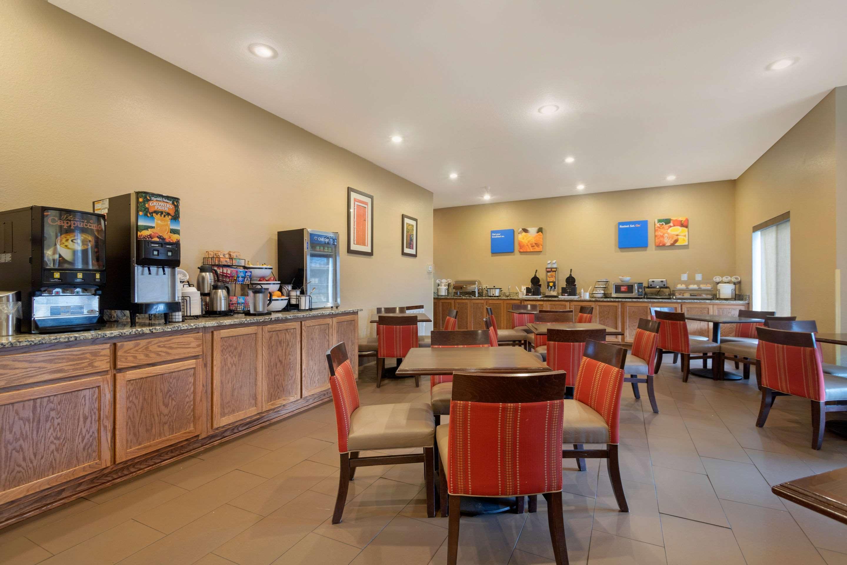 Comfort Inn & Suites Питсбърг Екстериор снимка