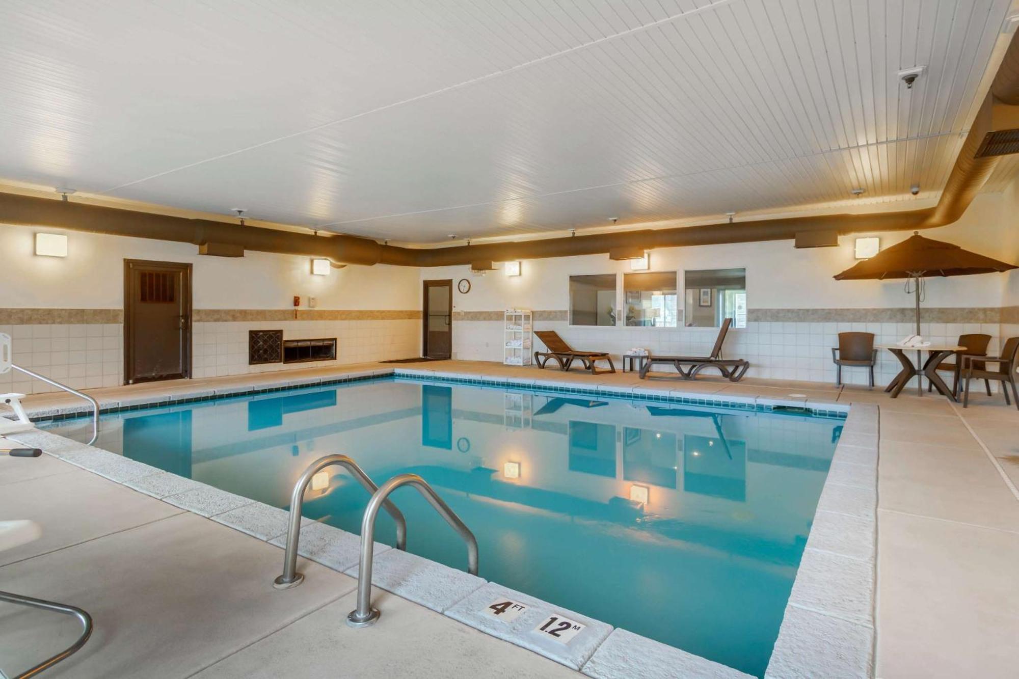 Comfort Inn & Suites Питсбърг Екстериор снимка