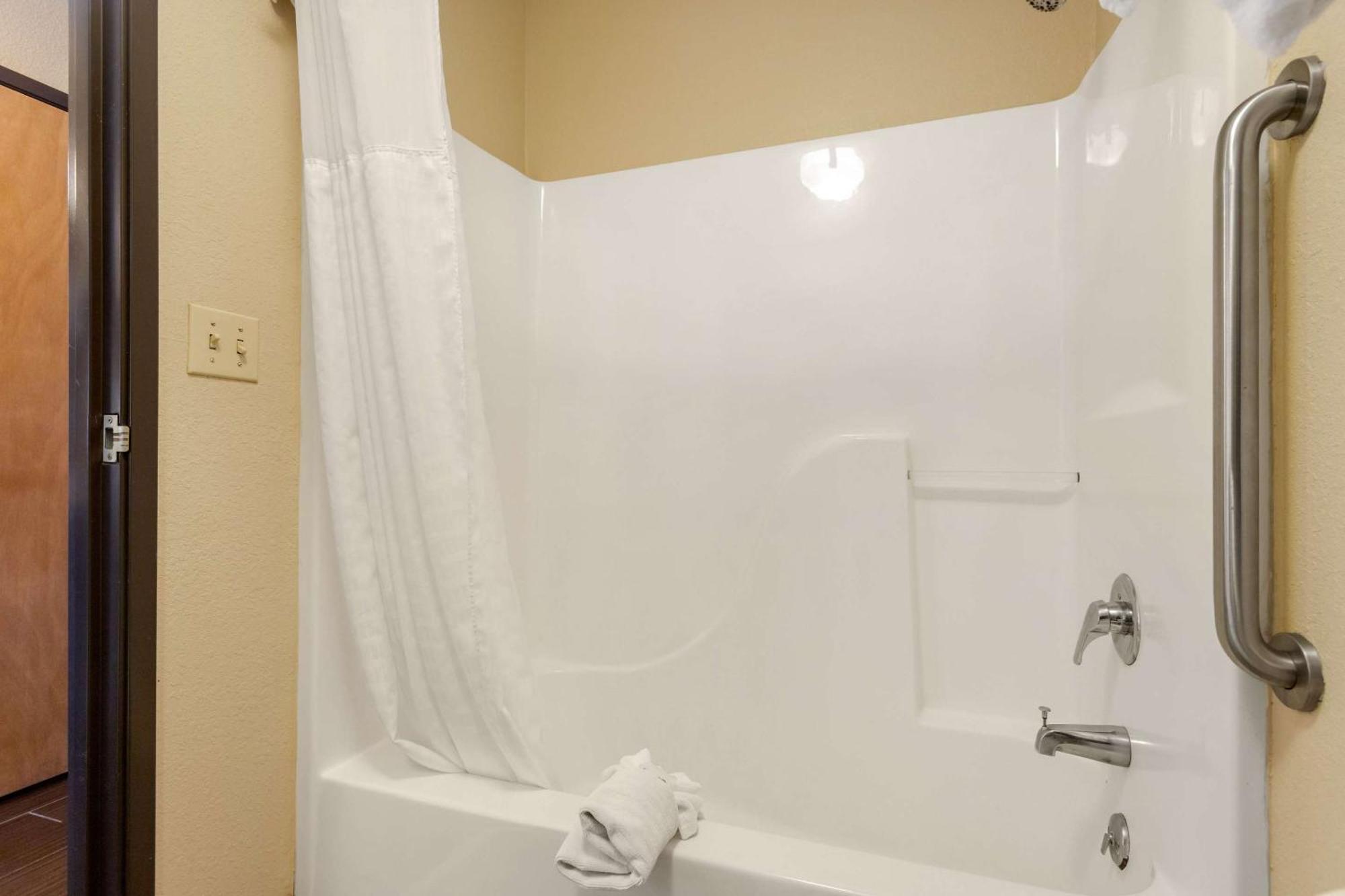 Comfort Inn & Suites Питсбърг Екстериор снимка