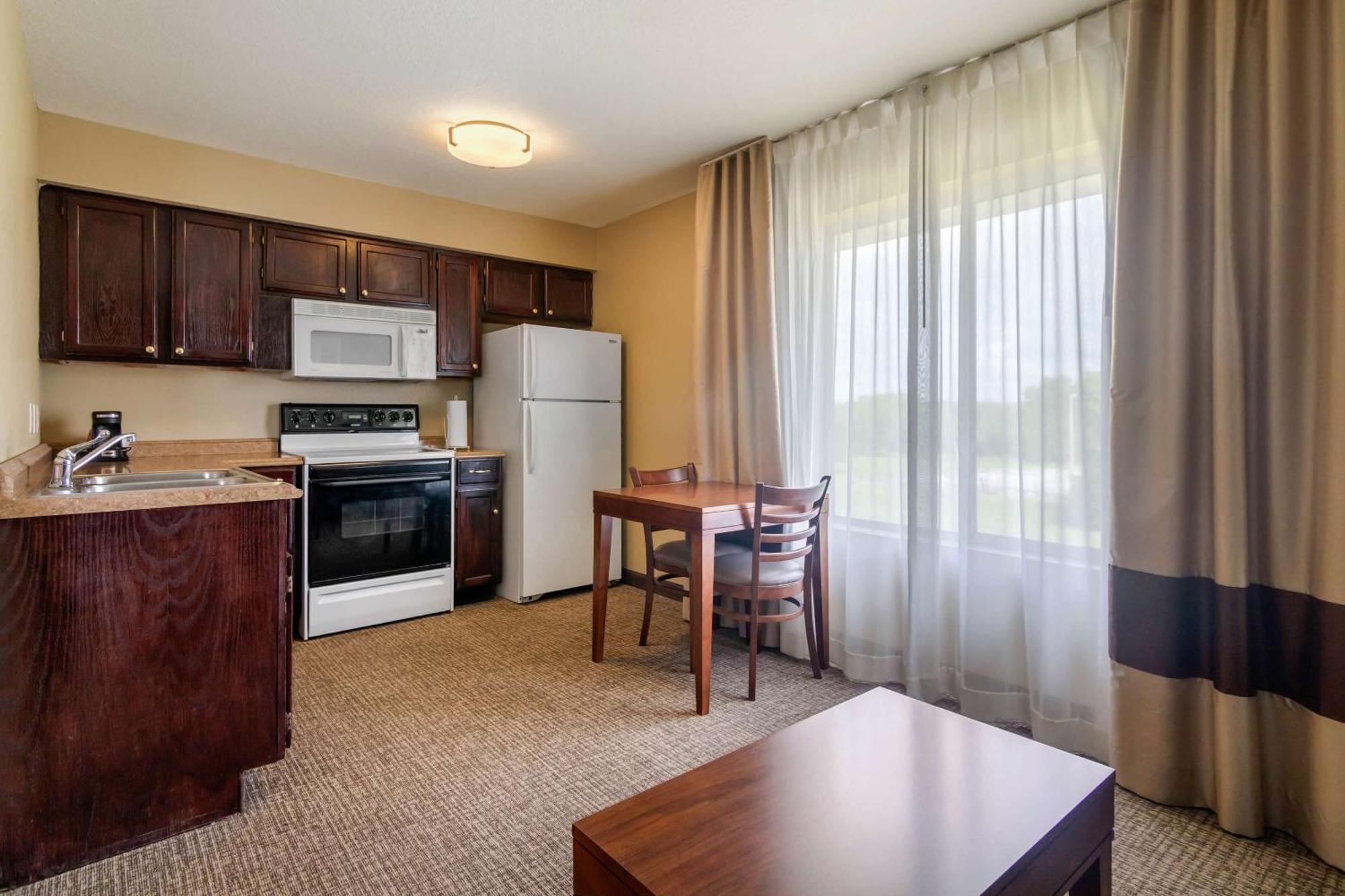 Comfort Inn & Suites Питсбърг Екстериор снимка