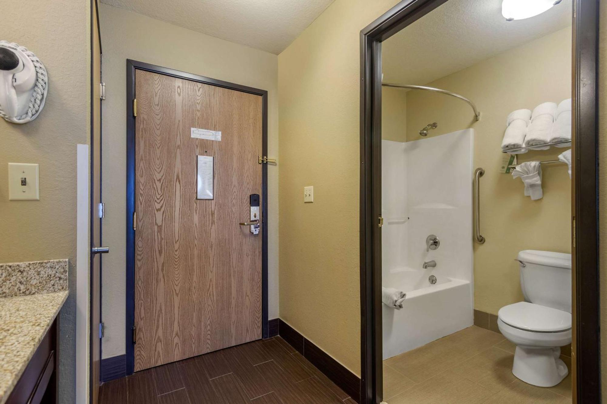 Comfort Inn & Suites Питсбърг Екстериор снимка