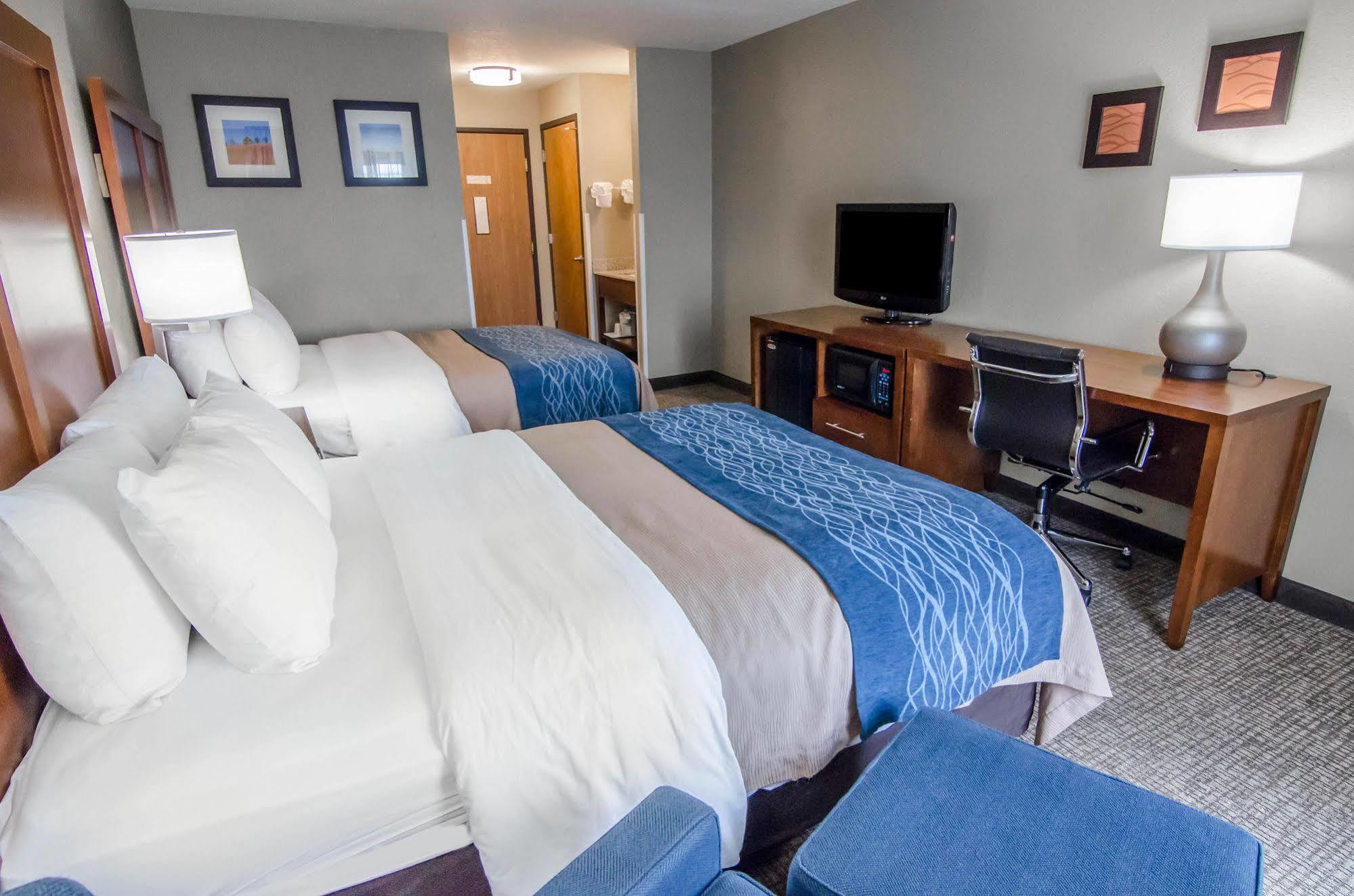 Comfort Inn & Suites Питсбърг Екстериор снимка