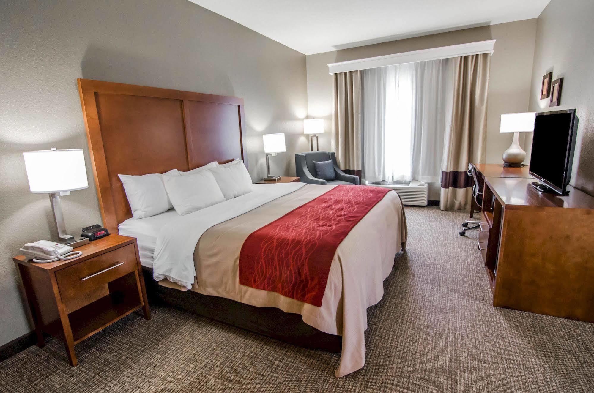 Comfort Inn & Suites Питсбърг Екстериор снимка
