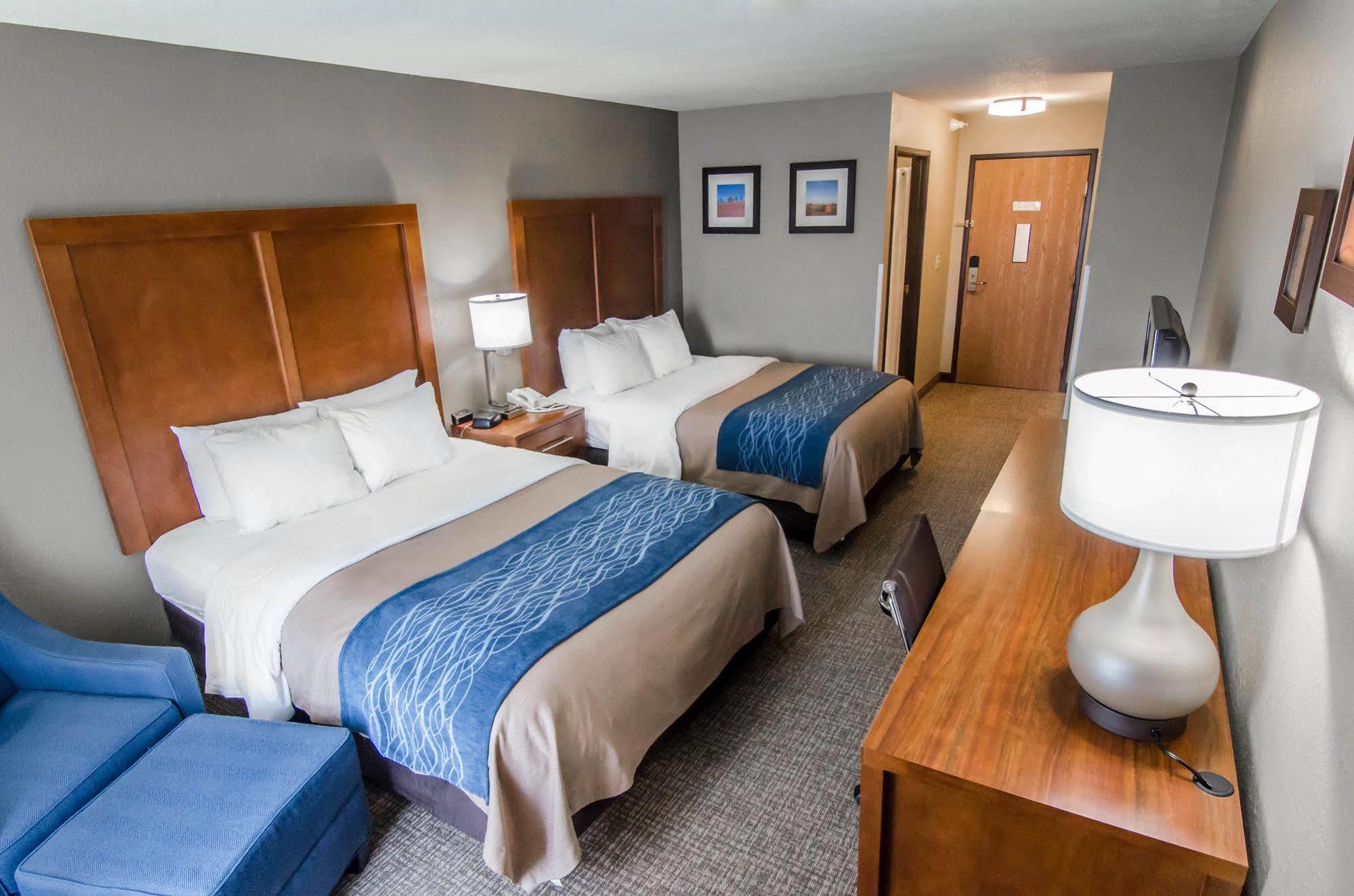 Comfort Inn & Suites Питсбърг Екстериор снимка