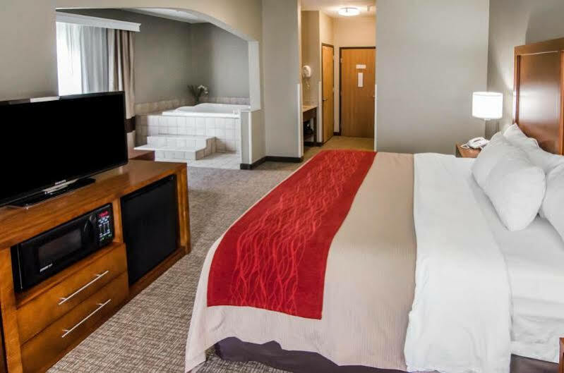 Comfort Inn & Suites Питсбърг Екстериор снимка